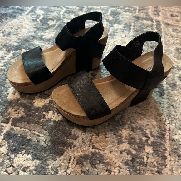 New Pierre Dumas Black and Tan Platform Sandals Size 7 - Picture 1 of 4
